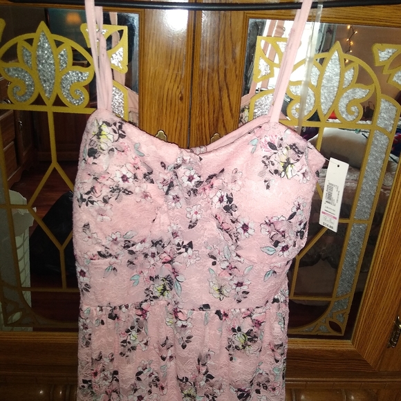 Spring dress - Picture 2 of 5